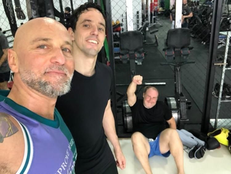 ItsEricMichiels's tweet photo. Muay Thai teaches you that every fall is an opportunity to rise again. Don’t let fear hold you back; let it push you forward. 

#discipline #fridaymotivation #muaythai #training #fitnessafter50 https://t.co/ppx1PbXDt2