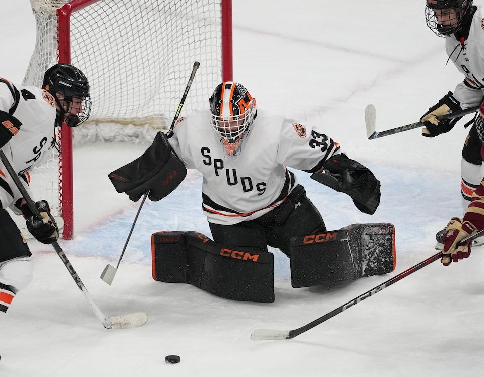 Minnesota Hockey Hub (@hockeyhub) on Twitter photo Get live game score & stat updates from the 2A semi w/<a href="/EHShornetsnest/">Edina Boys Hockey (EHS)</a> & <a href="/Spud_Hockey/">Spud Boys Hockey</a> on <a href="/hockeyhub/">Minnesota Hockey Hub</a> starting @ 8pm. Live blog updates from Strib reporters: tinyurl.com/3nana7cn. #MSHSL #MNhighschoolsports #BoysHockey #MNPrepSports #thetourney25 mnhockeyhub.com/news_article/s… #Hornets Get live game score & stat updates from the 2A semi w/<a href="/EHShornetsnest/">Edina Boys Hockey (EHS)</a> & <a href="/Spud_Hockey/">Spud Boys Hockey</a> on <a href="/hockeyhub/">Minnesota Hockey Hub</a> starting @ 8pm. Live blog updates from Strib reporters: tinyurl.com/3nana7cn. #MSHSL #MNhighschoolsports #BoysHockey #MNPrepSports #thetourney25 mnhockeyhub.com/news_article/s… #Hornets