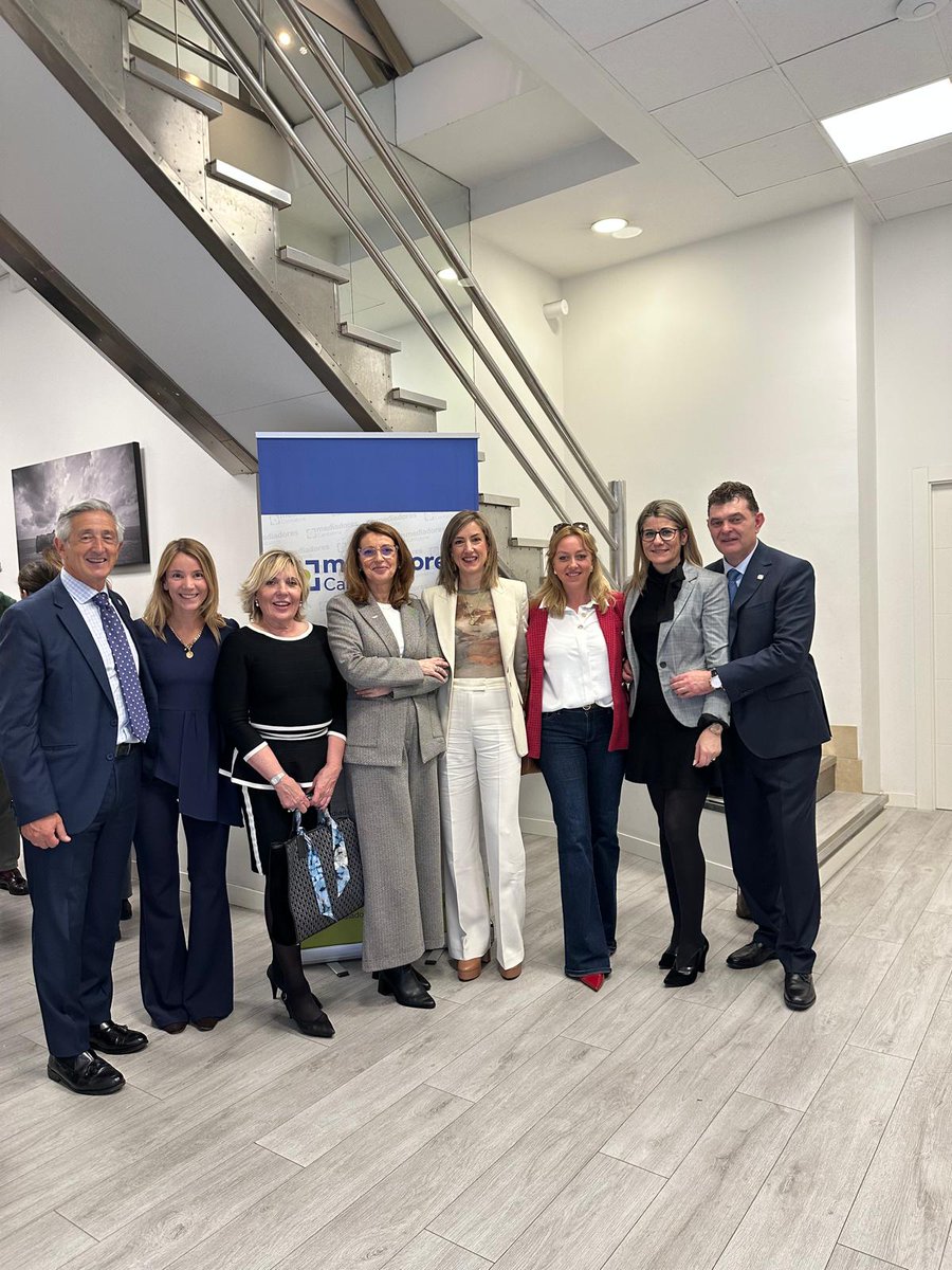 olivadillo's tweet photo. En el @CMediadoresCant celebrando el día de la mujer y debatiendo sobre el papel que desempeña en el sector asegurador.

Un placer coincidir con tanta mujer empoderada, líder y ejemplo a seguir
@Inese_seguros https://t.co/ORudgQwpx1