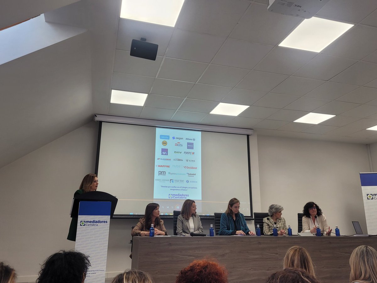 olivadillo's tweet photo. En el @CMediadoresCant celebrando el día de la mujer y debatiendo sobre el papel que desempeña en el sector asegurador.

Un placer coincidir con tanta mujer empoderada, líder y ejemplo a seguir
@Inese_seguros https://t.co/ORudgQwpx1