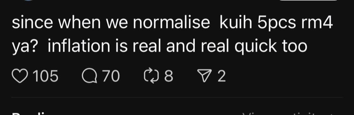 Haziqmahmur90an's tweet photo. Aku paling pantang kalau ada orang kata kuih melayu ni mahal. Kau siapp.

Kuih melayu ni labor intensive. Kau cuba lah buat tengok tahan ke tak renyah nak buat kuih melayu kemudian untung beberapa sen sebiji kuih.

Eg: lepat pisang. Daun pisang kalau xde kena beli, layur, potong ikut saiz. Pisang mahal. Kena lenyek, gula melaka, nak kukus dulu. Sebelum kukus kena bentuk, lipat cecantik. For what? For a few cents per kuih? Make it make sense lah.

Kau pergi kafe hipster beli croissant coklat belas-belas ringgit kau sanggup.

Tang kuih melayu nyenyenye mahal lah, apo lah.

Traditional cuisines deserved more than rm4 for 5pcs

The complexity of the making deserves more

Lets support makcik2 karipap out there by paying more.

Always support small businesses. Support @AyamLepasMY . Ehh