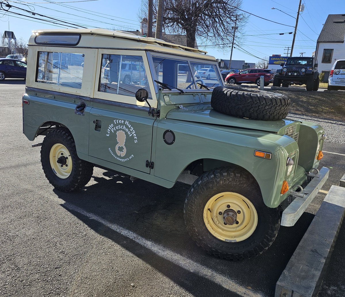 BattWhseVA's tweet photo. We had the pleasure of installing a battery for this 1970 Land Rover and learned all about the history of the vehicle. Thank you to the customer for sharing it with us! https://t.co/F52oI3dZna