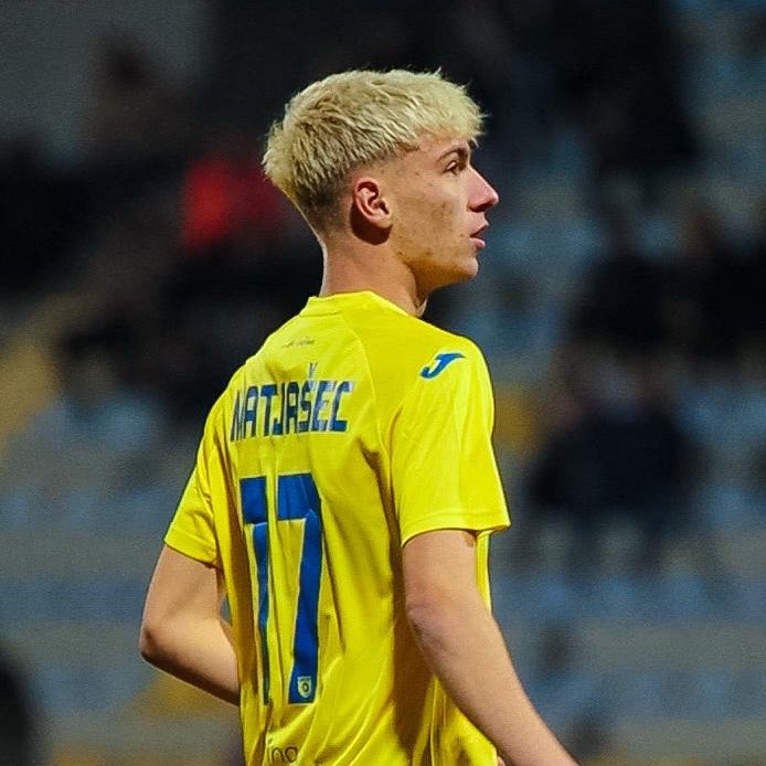 FabrizioRomano's tweet photo. 🔴⚪️🇸🇮 RB Salzburg have agreed deal in principle for 16 year old talented midfielder Miha Matjasec from NK Domzale.

Deal in place as revealed earlier this week, medical booked and then contracts to be signed. https://t.co/WxaQH6ldnL