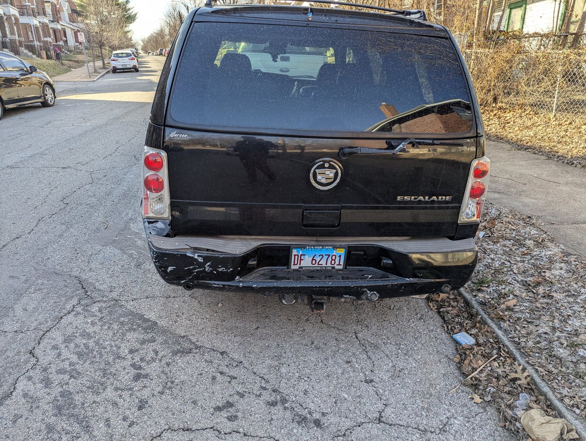 meson537's tweet photo. @stlcsb abandoned car at 4906 Itaska.  Been here for months. https://t.co/4O46YlIlyh