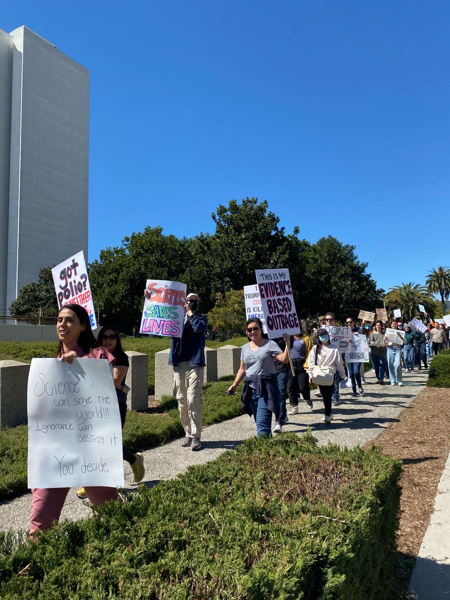 In Los Angeles for the Glial Biology GRC and just in time to join the #StandUpForScience protest 📢🧪🧠