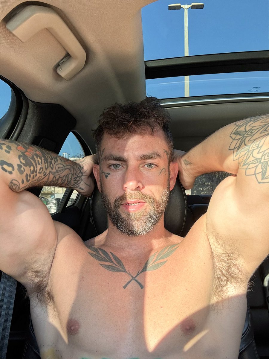 LukeRex777's tweet photo. I heard you like pits? 😈 https://t.co/UwiVqjbN3S