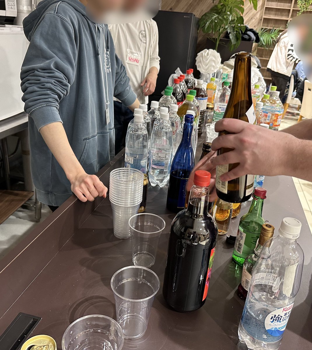 ryookera's tweet photo. 改めまして昨晩、国際交流をメインとしたオフ会を開催しました。計47名、様々な地域の方に参加していただき大盛況でした！
去年に引き続き今年はいろいろアップデートしましたが、いろいろ反省点も見つかりましたのでさらにアップデートして来年もやりたいですね。
皆様ありがとうございました！ https://t.co/gSI3tvdRbV