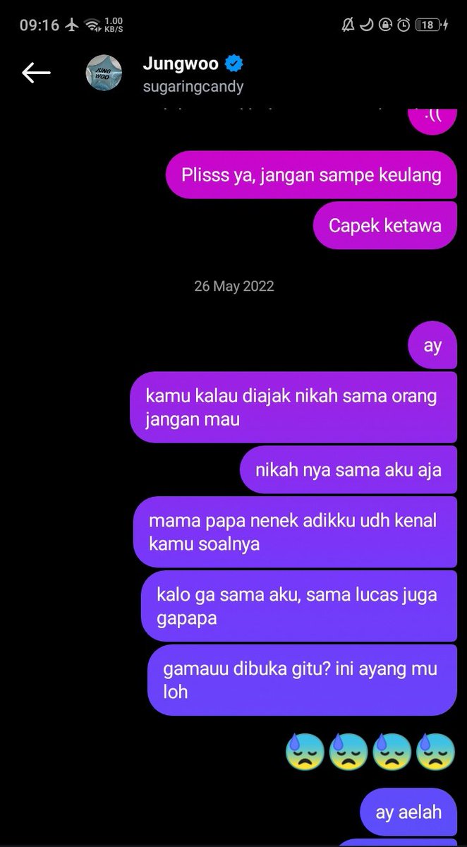 Udah jalan 5 thn nder. Hubungan kita flat, dia cuek bgt. Sedih aku dicuekin pacarku itu 😔😔😔 hibur aku dong