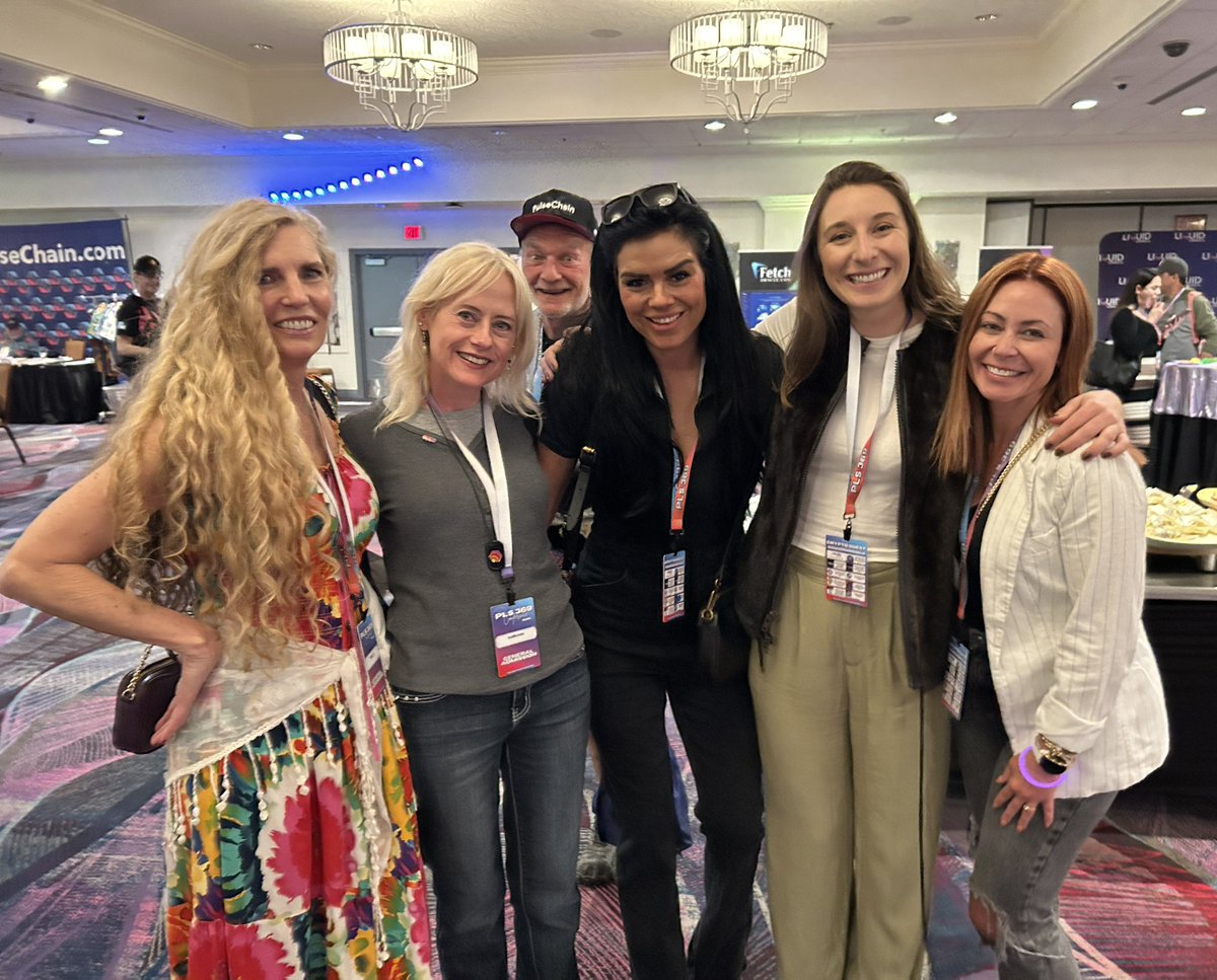 ivamichele's tweet photo. Queens of PulseChain! #PulseChainTour https://t.co/uTAPa6aVtC