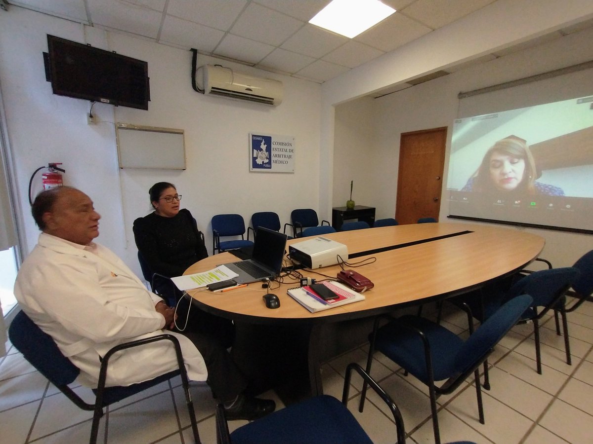 Dr_RMorales's tweet photo. Hoy sostuve una reunión virtual con la titular de la @CONAMED_SALUD Odet Sarabia González y demás integrantes del #CMAM para dar la bienvenida a las Comisionadas estatales de #Colima y #Chiapas y evaluar el Plan de Acción sobre Error Médico. https://t.co/EP3a7jHa2P