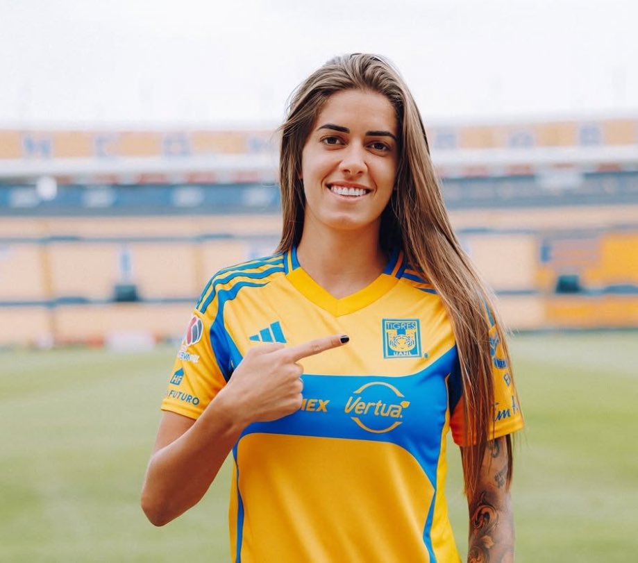 enitagirl's tweet photo. Viene de una lesión y ya van 3 partidos consecutivos en los que anota (y en pocos minutos). ⚽️
No hay excusas y quien de verdad quiere sobresalir, lo demuestra.
GRANDE, JHENI. 🇧🇷 https://t.co/TNXKhCuSky