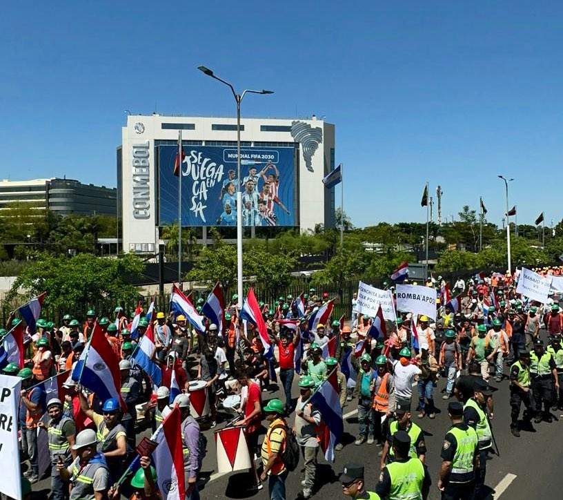 No se habla mucho en los medios de este tema, pero es necesario saber qué pasa realmente acá. El 10 de febrero de este año, Grupo Buenaventura S.A., de Alejandro Domínguez, presentó un interdicto para frenar "Petra Signature", un edificio en construcción desde el 2023.