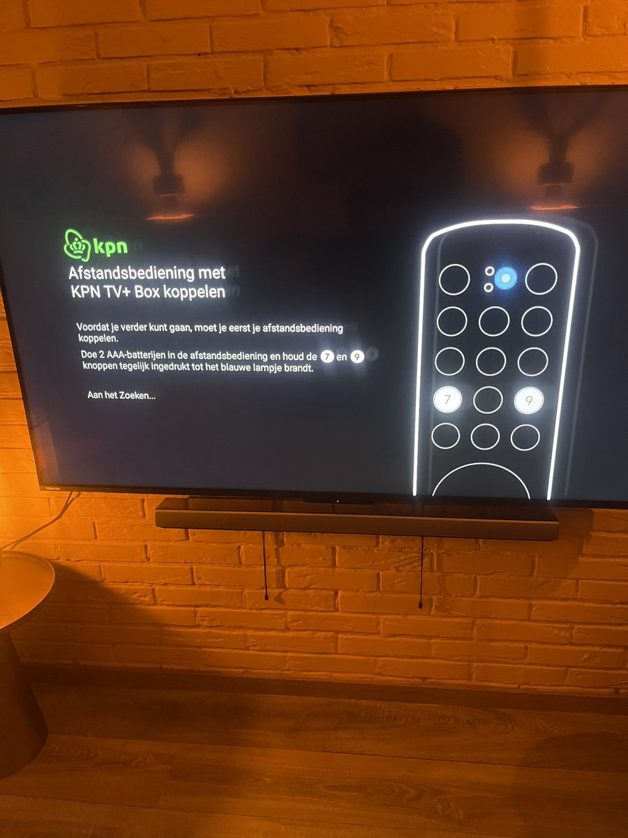 johnfbos's tweet photo. Zeg @KPNwebcare , wat is dat voor een gek@t met koppelen van de afstandbediening?? Midden onder een film🙈. Kom op zeg! https://t.co/Am3fljd2ZK