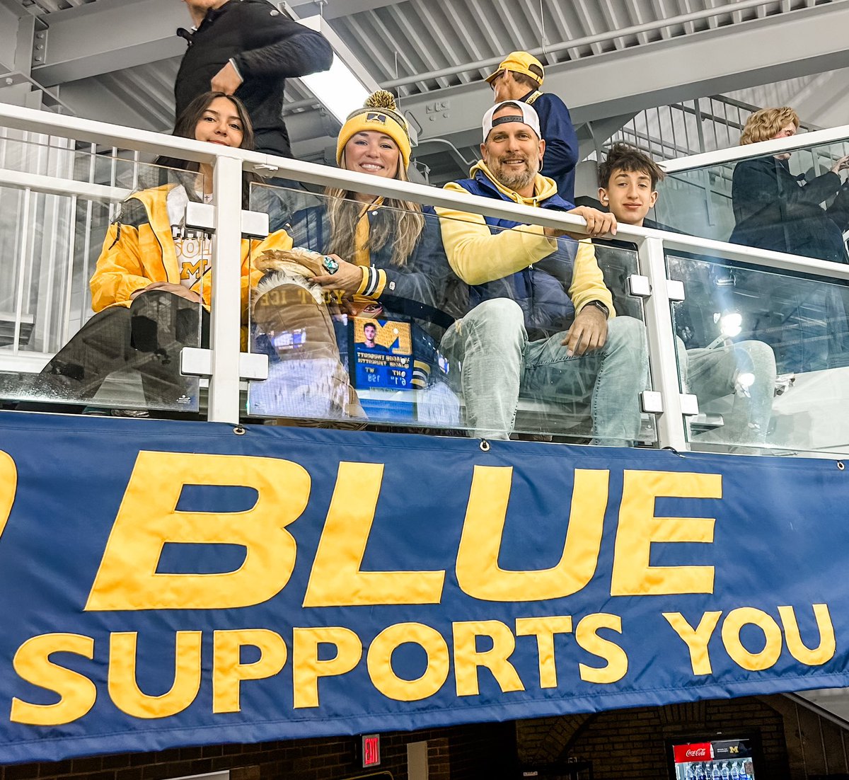 MizzyStizzy's tweet photo. Go Blue!!! #YostLive https://t.co/GQhxqVvqrJ