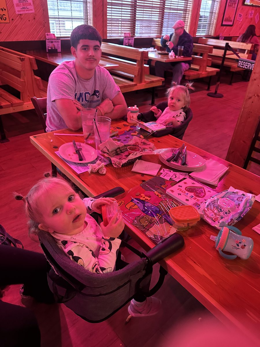@ big brother <a href="/kalebpassmore06/">Kaleb (KP) Passmore</a>! Thanks for coming out to dinner with your biggest fans &amp; the littles! 🧡