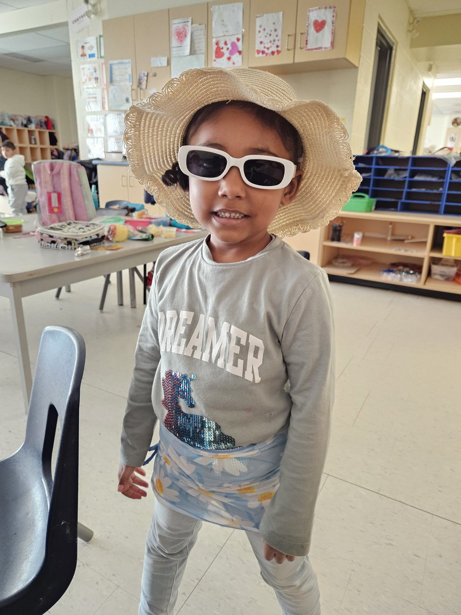 grenobleps's tweet image. March Break kickoff with Beach Day! ☀️🏖️ Students traded boots for flip-flops and classrooms for sandy vibes. A perfect way to start the break with fun, laughter, and a splash of summer spirit! 🌊😎  @PeelSchools @PDSBDirector #BeachDay #MarchBreakFun #SchoolVibes
