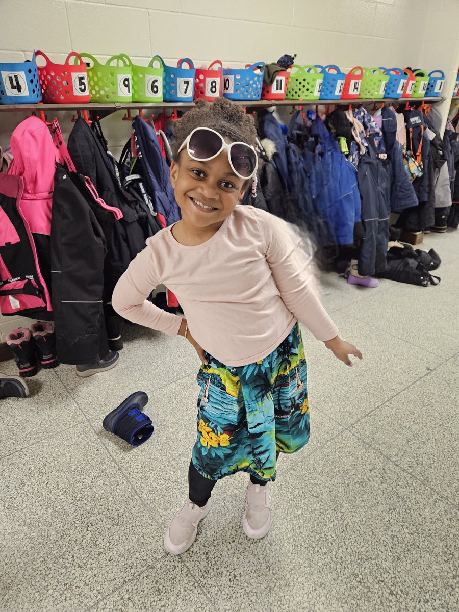 grenobleps's tweet image. March Break kickoff with Beach Day! ☀️🏖️ Students traded boots for flip-flops and classrooms for sandy vibes. A perfect way to start the break with fun, laughter, and a splash of summer spirit! 🌊😎  @PeelSchools @PDSBDirector #BeachDay #MarchBreakFun #SchoolVibes