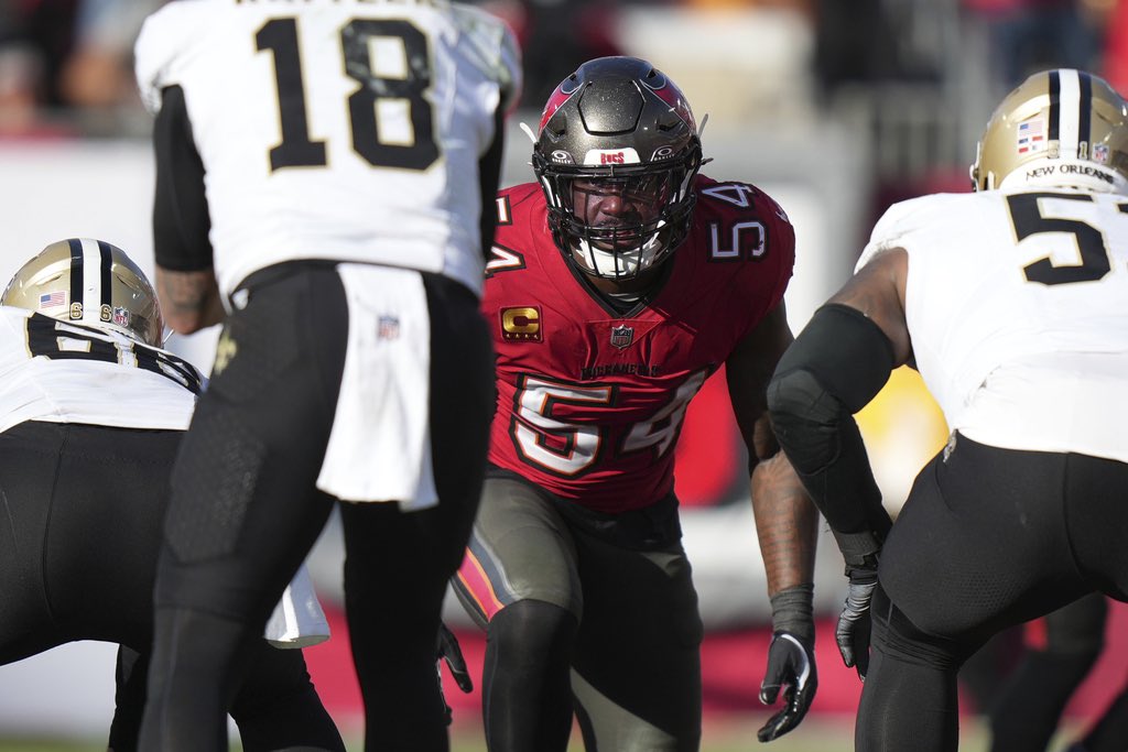 The #Bucs are bringing back one of their franchise icons, as they’ve agree to terms with star LB Lavonte David, sources say.

Back for more at age 35. He gets a 1-year, $10M deal with $9M guaranteed, a contract done by <a href="/Agentbutler1/">Ron Butler</a> of <a href="/Agency1AMG/">Agency 1 Sports</a>.