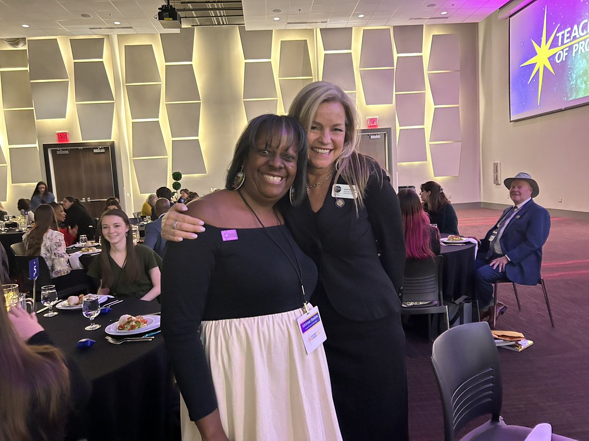 Love to be in the midst of excellence. Networking with those who have a passion for education like me uplifts and elevates the profession of teaching. Grateful for the opportunity <a href="/wadewhitehead/">𝕎𝕒𝕕𝕖 𝕎𝕙𝕚𝕥𝕖𝕙𝕖𝕒𝕕</a> and <a href="/MarshallLaura/">𝕃𝕒𝕦𝕣𝕒 𝕄𝕒𝕣𝕤𝕙𝕒𝕝𝕝, 𝔼𝕕𝔻</a> have afforded me each year. #topinstitute💫