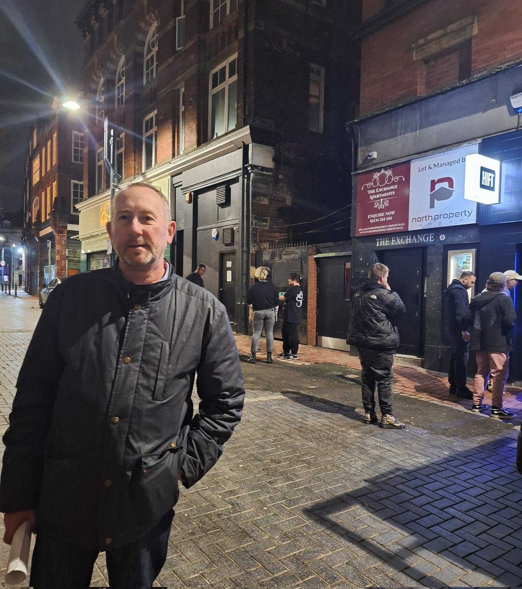 sclerodermasara's tweet photo. Couldn't visit Leeds and not show my hubby where the #askwitharmy had 2 fabulous evenings with @Robin_Askwith 🤭😆
@ConfessionsPete @Northern_Travel @DarrenDrew11 https://t.co/agEUOPtak0