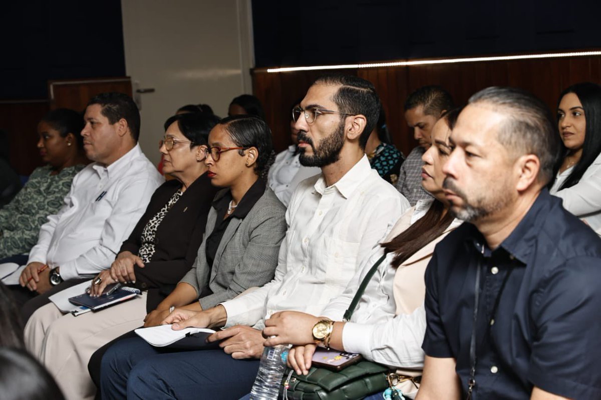 HHatodelyaque's tweet photo. ✅Encuentro SRS Cibao Norte

El director ejecutivo del Servicio Nacional de Salud (SNS), doctor Mario Lama, sostuvo este viernes un encuentro con los directores y administradores de los hospitales que pertenecen al Servicio Regional de Salud Cibao Norte. https://t.co/uPCcFNPBDv