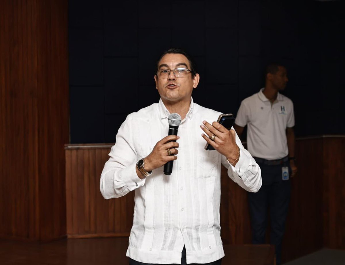 HHatodelyaque's tweet photo. ✅Encuentro SRS Cibao Norte

El director ejecutivo del Servicio Nacional de Salud (SNS), doctor Mario Lama, sostuvo este viernes un encuentro con los directores y administradores de los hospitales que pertenecen al Servicio Regional de Salud Cibao Norte. https://t.co/uPCcFNPBDv