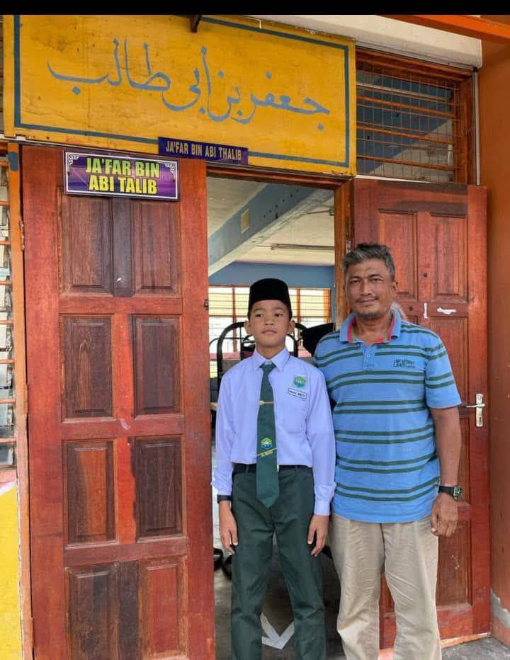 mynewshub's tweet image. Tragedi Ramadan: Bapa Dan Anak Maut Dalam Kemalangan Di Perlis

Perlis, 7 Mac 2025 – Sebuah keluarga berdepan detik pilu apabila dua beranak maut dalam satu kemalangan di Jalan Dato Kayaman, Perlis, petang semalam. 

Kejadian tragis yang berlaku sekitar jam 7.30 malam itu meragut