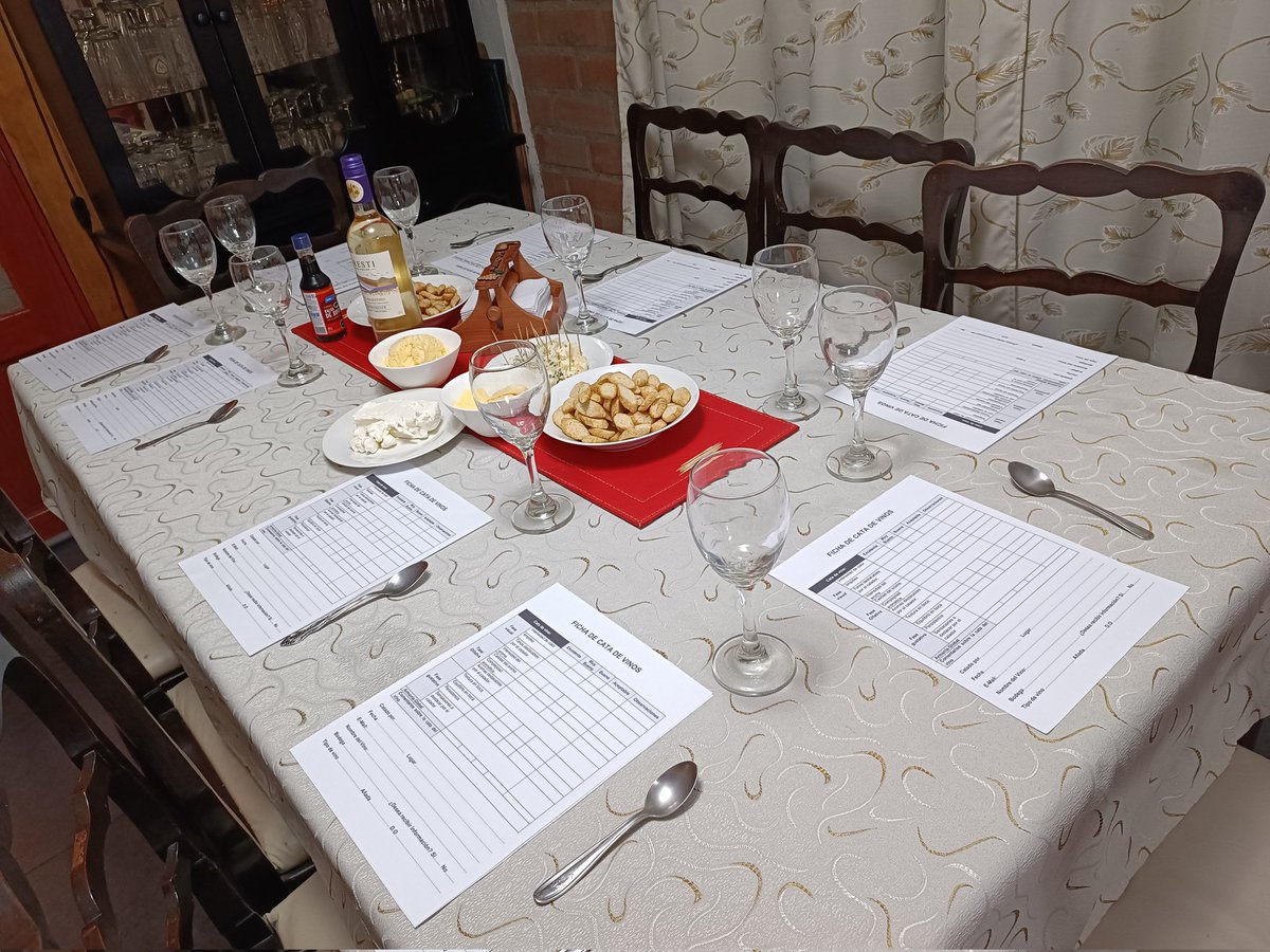 soy_huicana's tweet photo. Estamos listos.
Falta el late harvest y los invitados 🥺
#catandoando 🍷👀 https://t.co/rtGEyp2i59