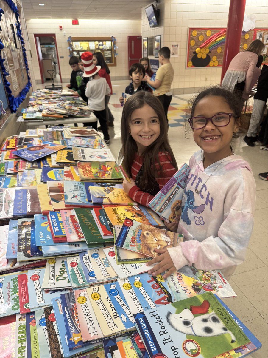 MelisManning's tweet photo. Thank you Sunnyside families! STORM students hosted our first book swap. We collected, counted, and sorted 1270 books! Students enjoyed shopping for books today. Happy reading!! 📚 @darla_lussier https://t.co/IrlF8Z5rOU