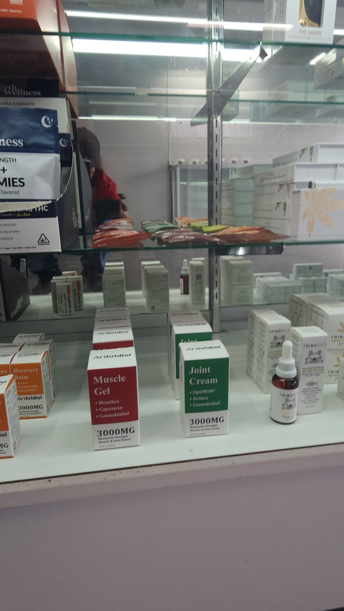 REDBARNHEMPDISP's tweet photo. Its Friday night nothing to do. head  out to Red Barn Hemp Dispensary and pick up your favorite goodies. 217 lomita Avenue ste 6 mission tx 78572 https://t.co/htS2cYJmDP