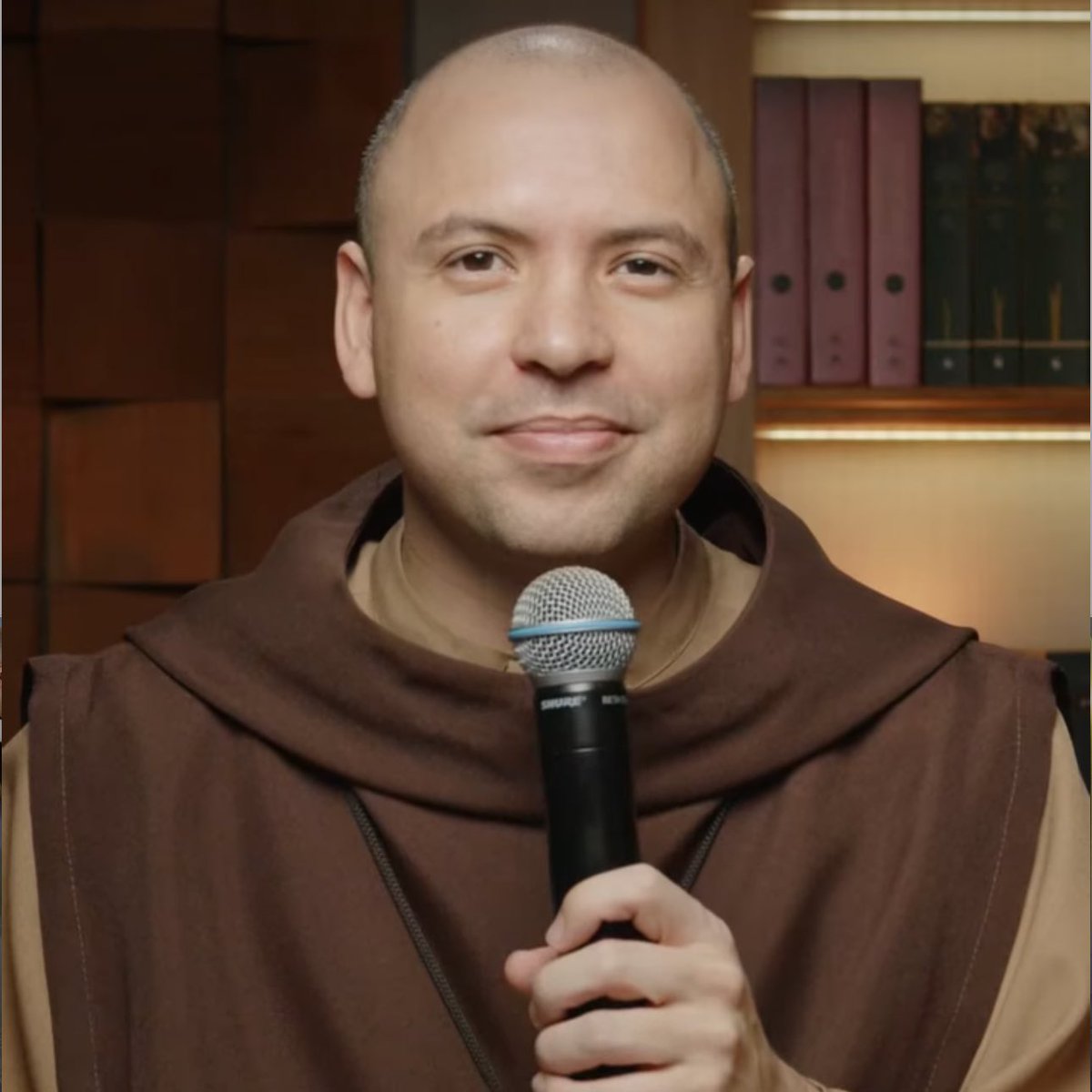 🚨VEJA: Quem é Frei Gilson, religioso que reuniu mais de 1 milhão de católicos às 4h da manhã em live nas redes sociais.

Fenômeno nas redes sociais, ele tem mais de 5 milhões de inscritos no YouTube e usa a internet para difundir mensagens de fé.

Integrante da congregação