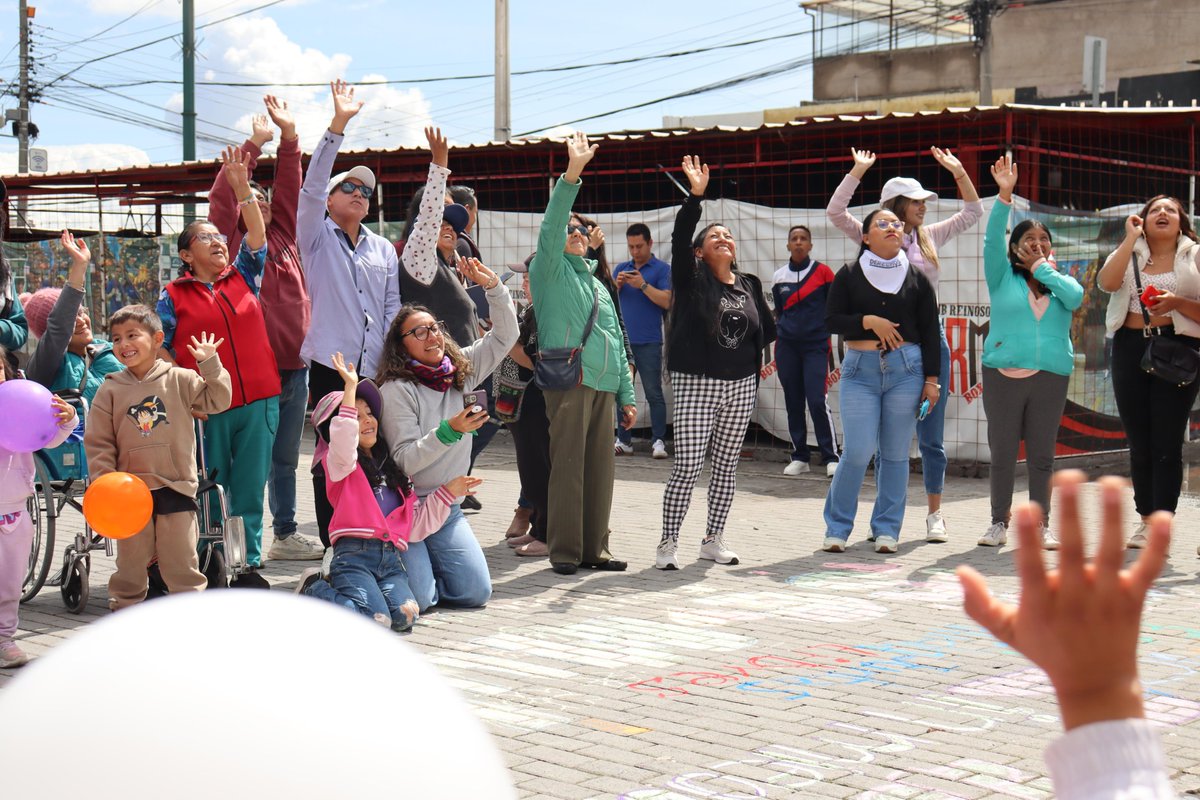 ACNUREcuador's tweet photo. 📢 En #Quito en conmemoración el #Díadelamujer, nos unimos a la ruta educativa de mujeres que marcaron la historia junto a la Red Violeta 💜🌸. 

A través de actividades lúdicas, recordamos, junto a niños, niñas y adolescentes, sus luchas y aprendimos de su legado. 💪✨

#8M2025 https://t.co/PccoRvmPWl