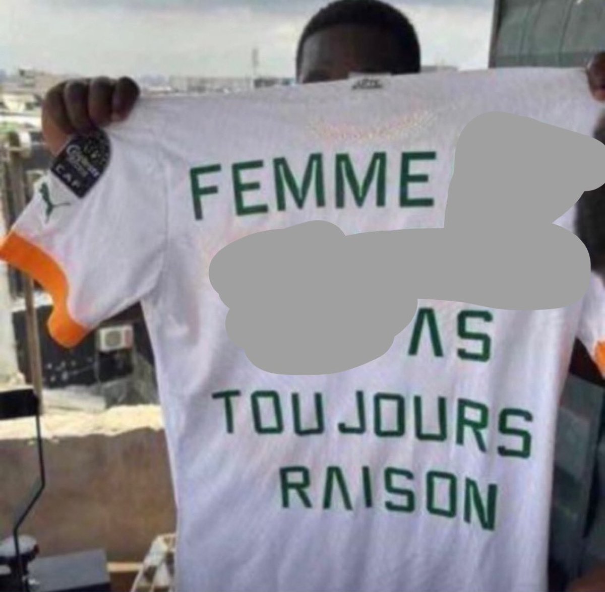 LaDorade's tweet photo. bonne journée internationale des droits des femmes à toutes mes sœurs ✊✊ https://t.co/p9WlBBoSXW