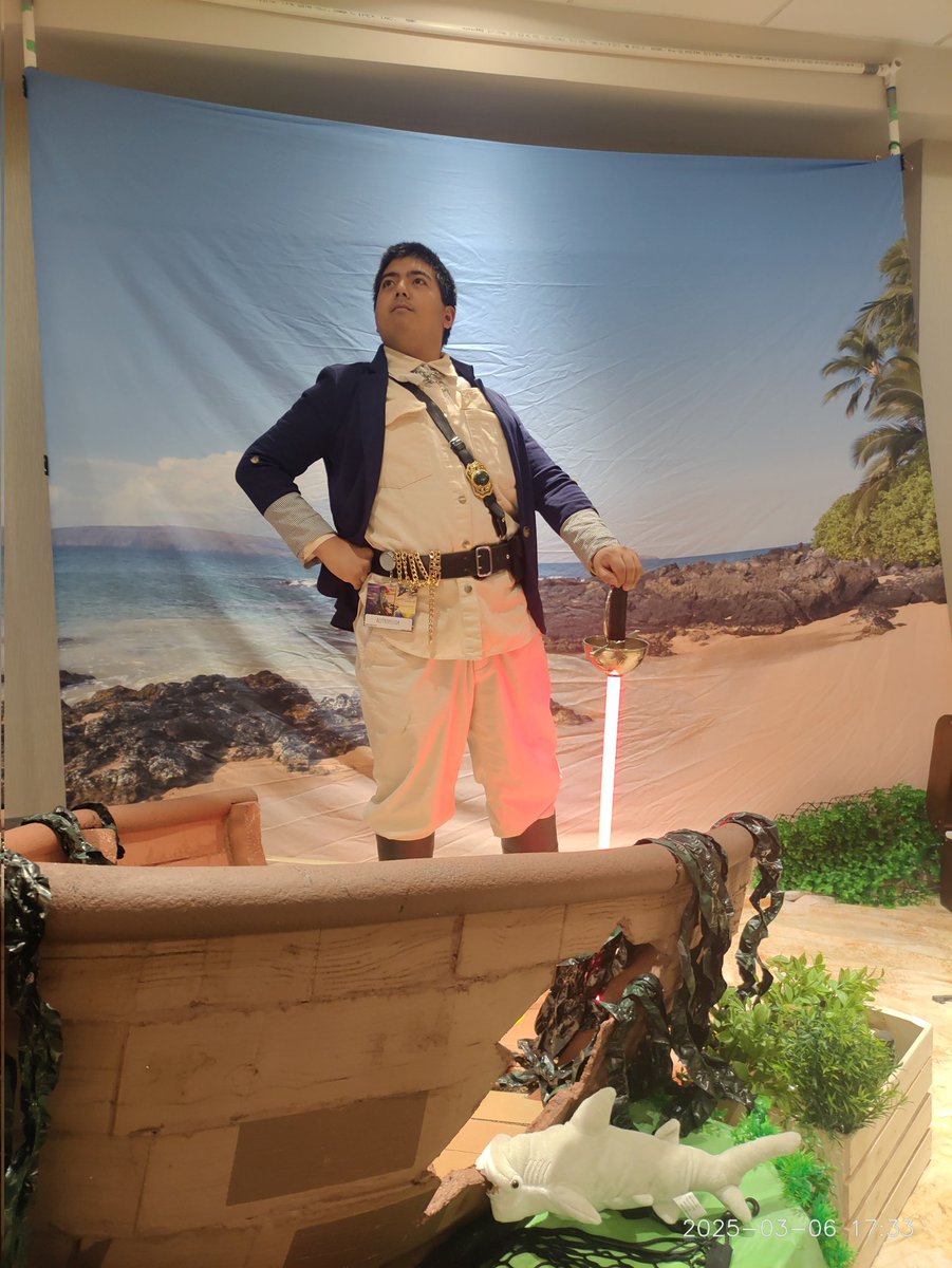 Went on a trip to a convention, theme was piracy
Pirate Sword Guy lives