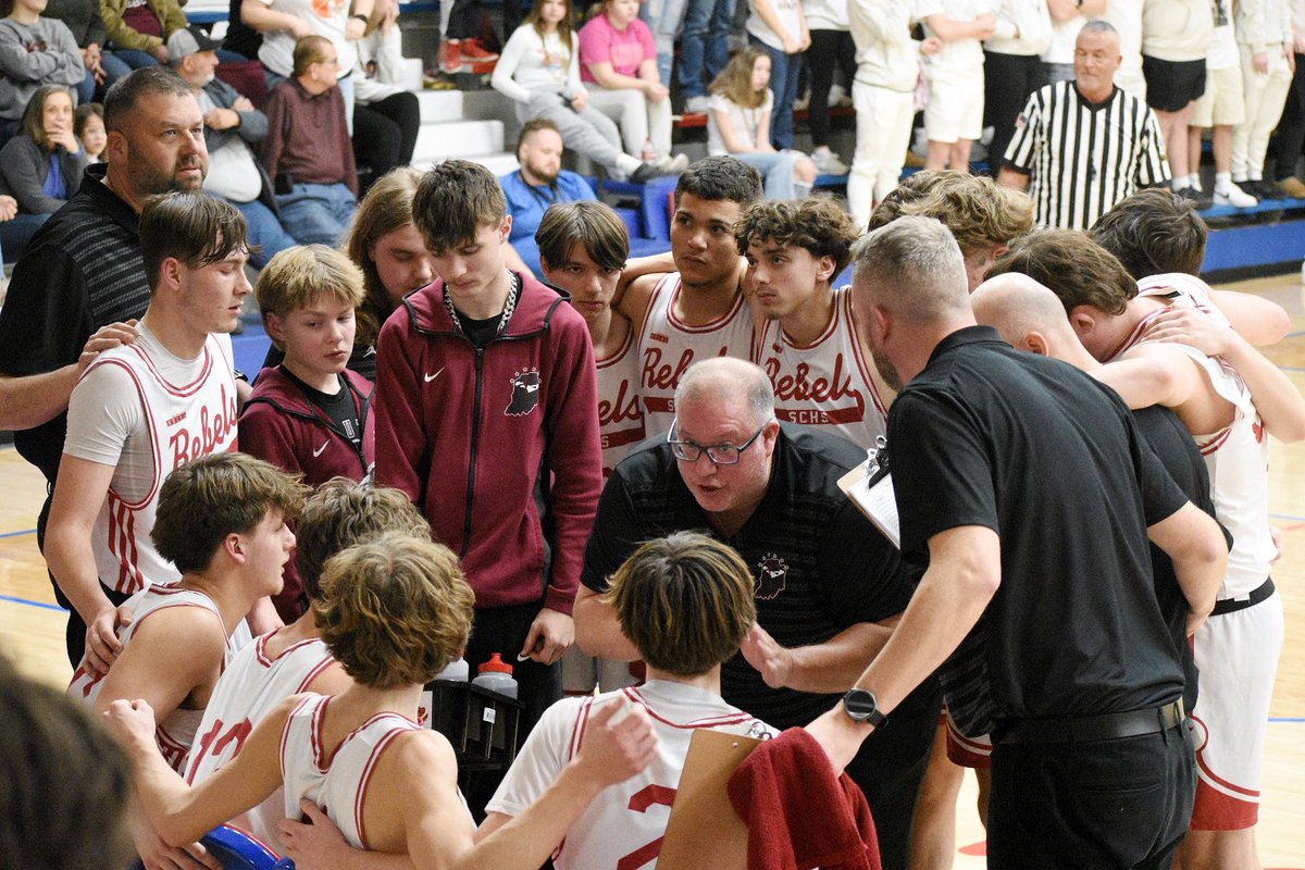 Alan Stewart (@_alanstewart) on Twitter photo Indiana HS Boys Basketball — Class 1A Sectional 63 at West Washington — 5:05 in 4Q — Borden 54, South Central 48. SC coach B.J. Aldridge with a heck of a rah rah speech during the last timeout. <a href="/TCD_sports/">Brandon Miniard</a> Indiana HS Boys Basketball — Class 1A Sectional 63 at West Washington — 5:05 in 4Q — Borden 54, South Central 48. SC coach B.J. Aldridge with a heck of a rah rah speech during the last timeout. <a href="/TCD_sports/">Brandon Miniard</a>