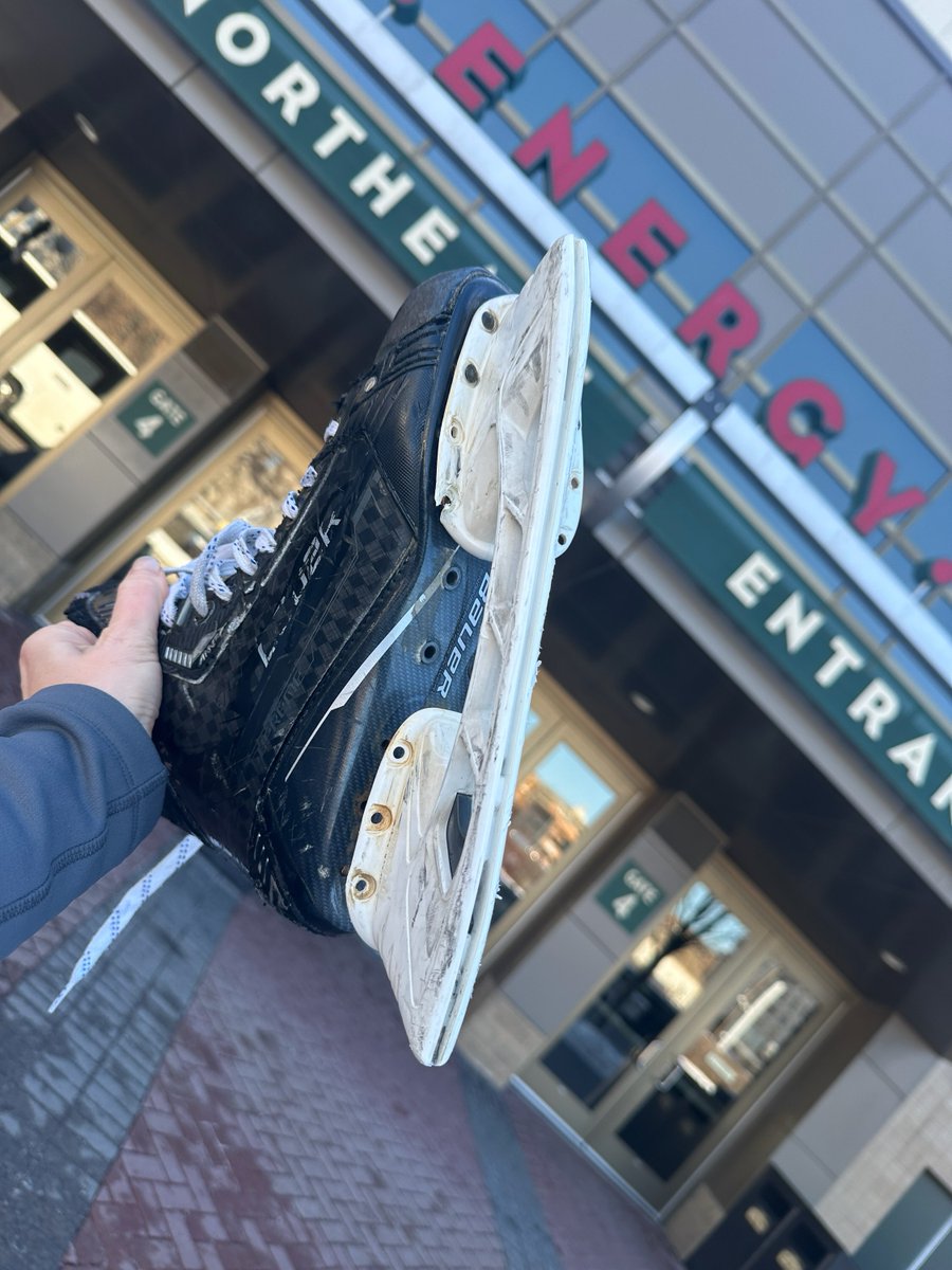 MinnesotaMillea's tweet photo. A Broken Skate, A Quick Repair, A Big Win.

Hockey Repair Shop Saves The Day For East Grand Forks Player.

Check out John's Journal.

https://t.co/KtC1kJsOwY https://t.co/WPgNp5TygN