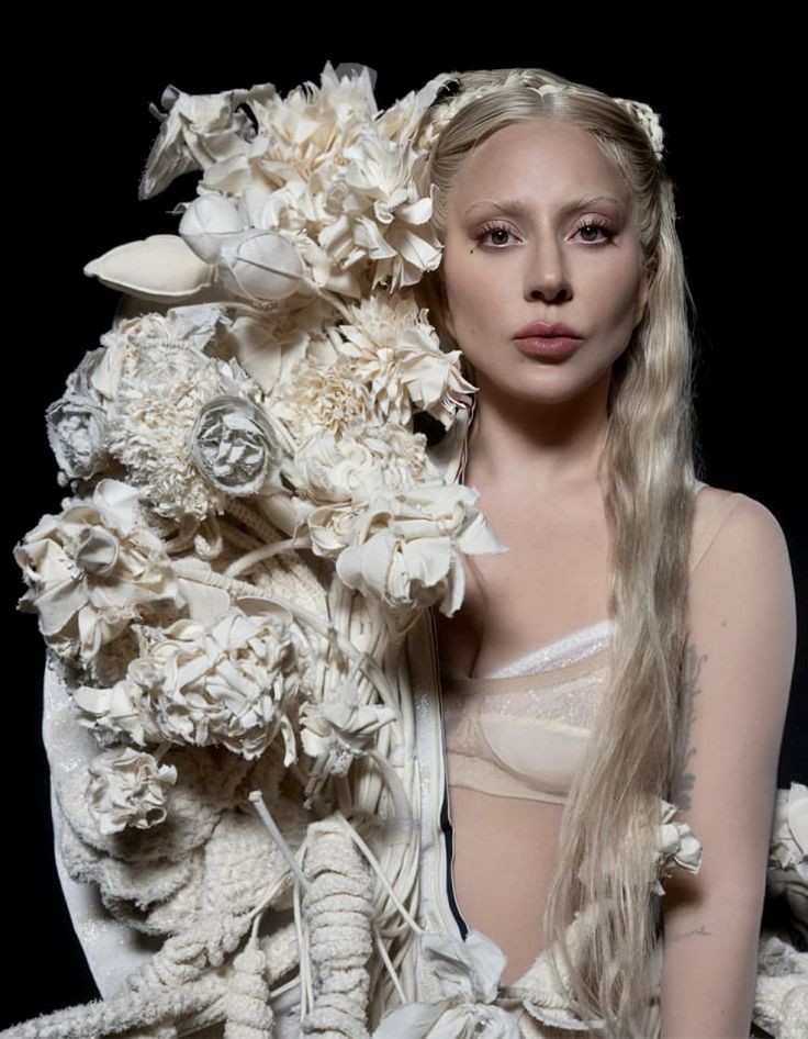 SOYEON talks about Lady Gaga in new interview for Women's Day:

Q: Another female musician who's getting the spotlight now?

SOYEON: "Lady Gaga's  'Abracadabra'. It felt good to hear Lady Gaga's magnificent music after a long time."