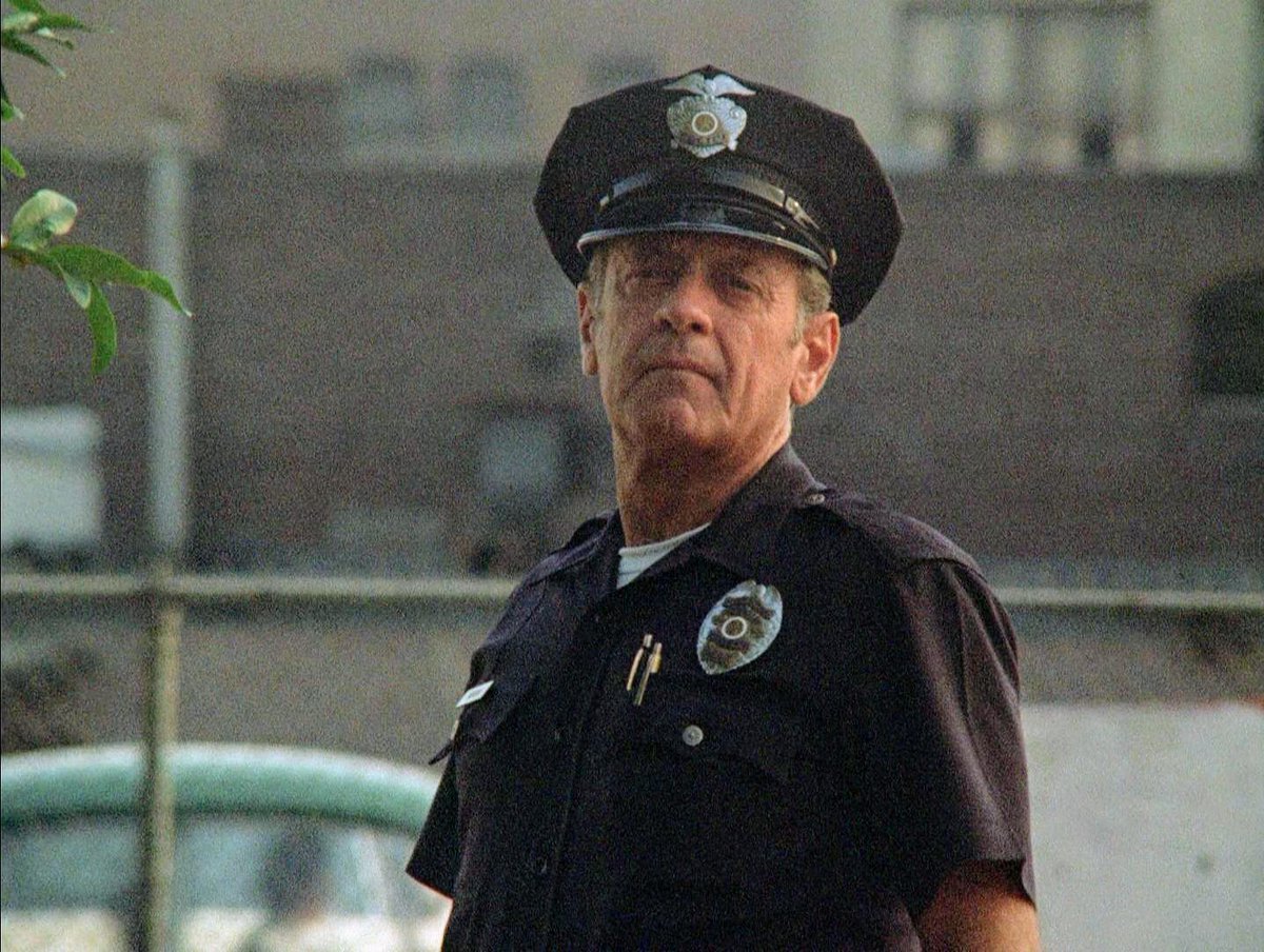 WideWestWeb's tweet photo. 『ザ・ブルー・ナイト』The Blue Knight 1973
ウィリアム・ホールデン主演の制服警官ドラマ。共演ジョー・サントス、サム・エリオット。原作ジョセフ・ウォンボー(「センチュリアン」「クワイヤボーイズ」)。
これは見たいですね。
オープニング動画
https://t.co/UeNTTdfCx3
#TheBlueKnight
#LE https://t.co/bxgxaNrpV8