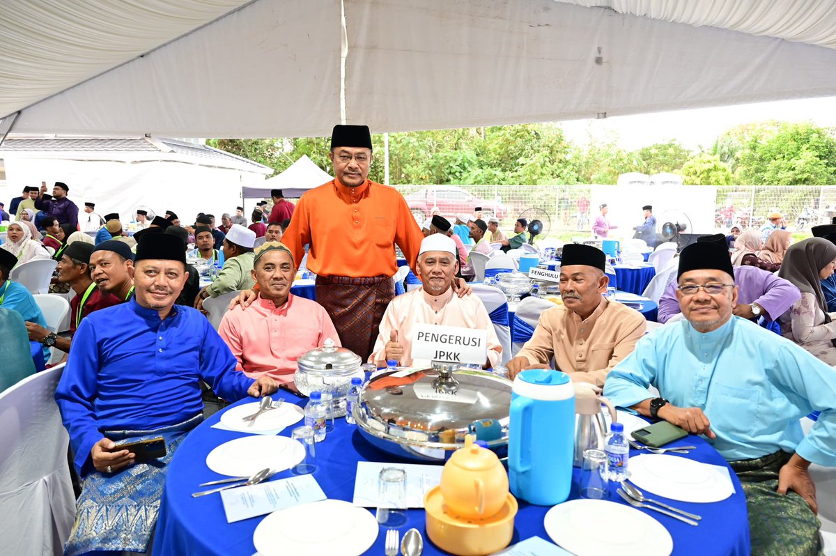 Majid Berbuka Puasa dan Perasmian Masjid Baru Kg Teluk Ira, disempurnakan oleh KDPB Sultan Pahang, turut mengiring KDPB Tg Ampuan Pahang, KDPM Tg Mahkota Pahang dan Exco2. #speaker8dunpahang #nadineameliadanialnoahmahreen