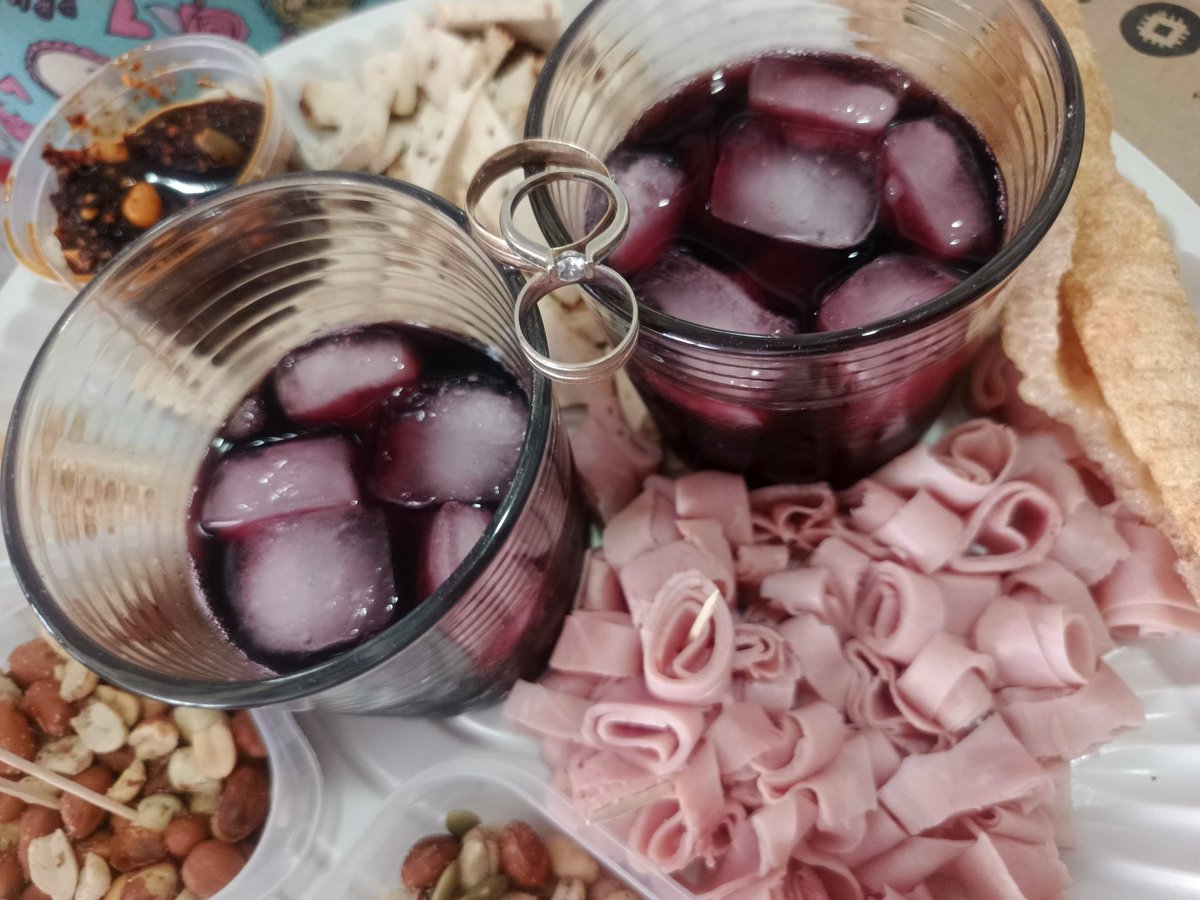 IlseParamo's tweet photo. La vida no sólo debe vivirse, debe celebrarse 🥂. https://t.co/UlOMP2XgIc