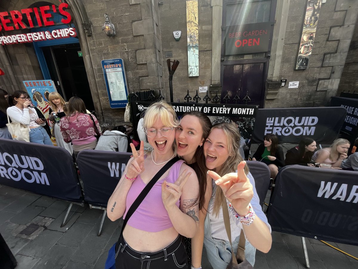 MckinnonIssy's tweet photo. 26 @messyandmanic 🌟 https://t.co/3eXs80BHeq