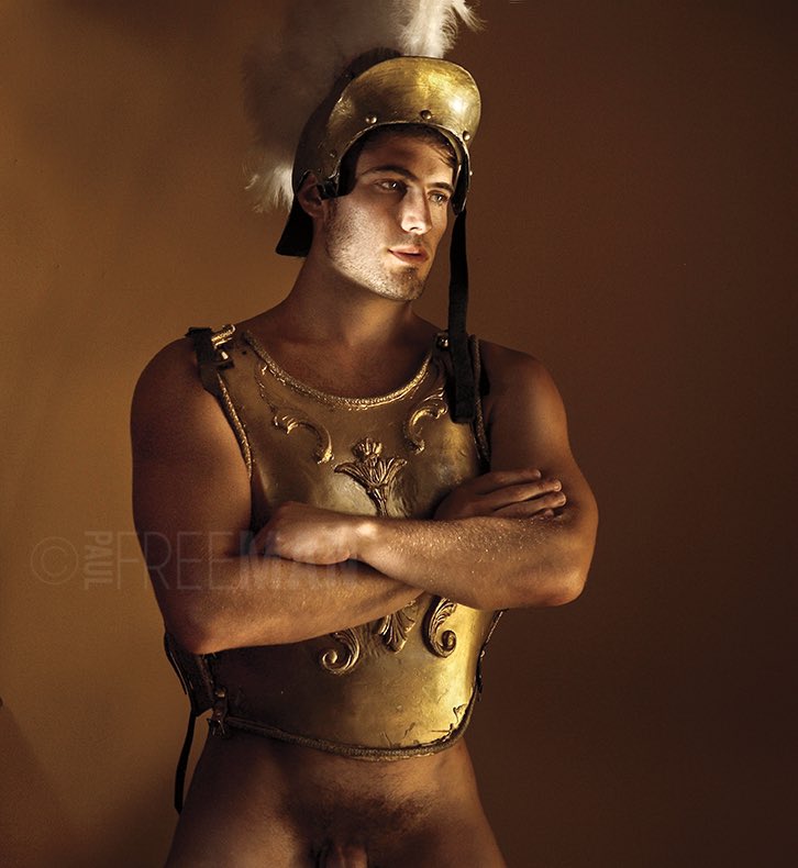 A few portraits from my 2013 book HEROICS II which is now finally back in print for the first time in over a decade. 

paulfreeman.com.au/book-store