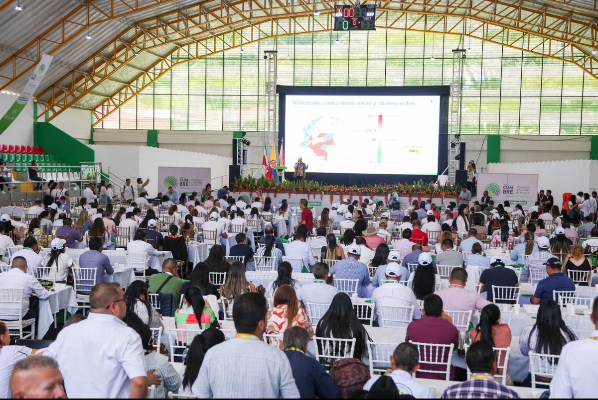 ingwilmerc's tweet photo. Muy felices de visitar el lindo municipio de #Miraflores y participar en la segunda #CumbreDeAlcaldesDeBoyacá2025, donde se firmó el ‘Pacto por la Niñez’, reafirmando nuestro compromiso con la protección de la infancia 👧🏻👦🏻, pero además un espacio muy importante para continuar el trabajo articulado y en equipo con los Alcaldes y el Gobernador para avanzar gestión para el beneficio de Boyacá. 

Acompañamos al @GobBoyaca, @CarlosAmayaR en la segunda cumbre de alcaldes de Boyacá, De verdad que estuvimos muy contentos de escuchar a los alcaldes, compartir con ellos y continuar a su disposición para seguir articulando esfuerzos de gestión entre el Gobierno Nacional Departamental, para llegar con soluciones a las necesidades de los boyacenses. 💪🏼

¡Felicidades por esta gran cumbre, Seguiremos trabajando en equipo, Boyacá, Vamos Pa’lante! ✊🏼💚