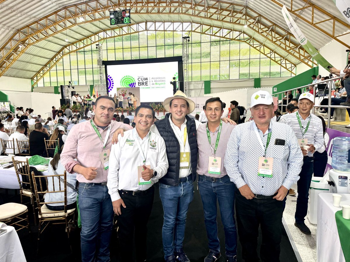 ingwilmerc's tweet photo. Muy felices de visitar el lindo municipio de #Miraflores y participar en la segunda #CumbreDeAlcaldesDeBoyacá2025, donde se firmó el ‘Pacto por la Niñez’, reafirmando nuestro compromiso con la protección de la infancia 👧🏻👦🏻, pero además un espacio muy importante para continuar el trabajo articulado y en equipo con los Alcaldes y el Gobernador para avanzar gestión para el beneficio de Boyacá. 

Acompañamos al @GobBoyaca, @CarlosAmayaR en la segunda cumbre de alcaldes de Boyacá, De verdad que estuvimos muy contentos de escuchar a los alcaldes, compartir con ellos y continuar a su disposición para seguir articulando esfuerzos de gestión entre el Gobierno Nacional Departamental, para llegar con soluciones a las necesidades de los boyacenses. 💪🏼

¡Felicidades por esta gran cumbre, Seguiremos trabajando en equipo, Boyacá, Vamos Pa’lante! ✊🏼💚