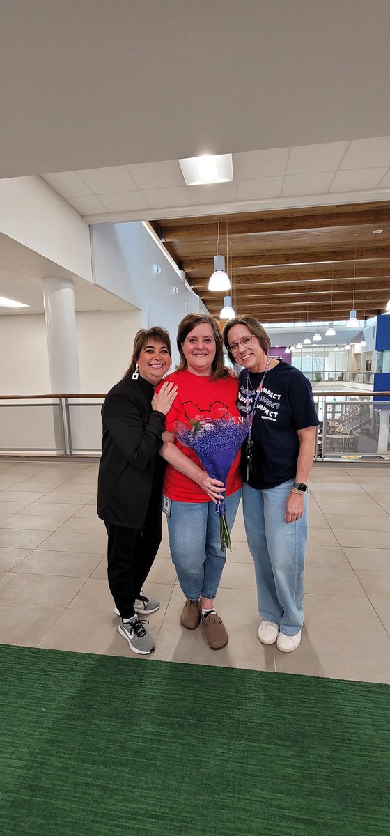 Congrats to our Teacher of the Year, Mrs. Tracy Wheat! 🎉Your dedication, passion, and commitment to our students make a lasting impact every single day. We are so grateful for all that you do! 💜 @TWheat_3rd