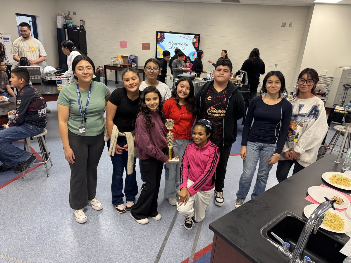 Our middle school ACE students created a pasta dish, salad, and cookie for our judges in our version of Chopped junior. Students learned what their mystery ingredients were before the 90 min cook and plate time. Congrats to Ricardo Estrada MS!🥗🍝🍪

smugmug.com/gallery/n-dR68…