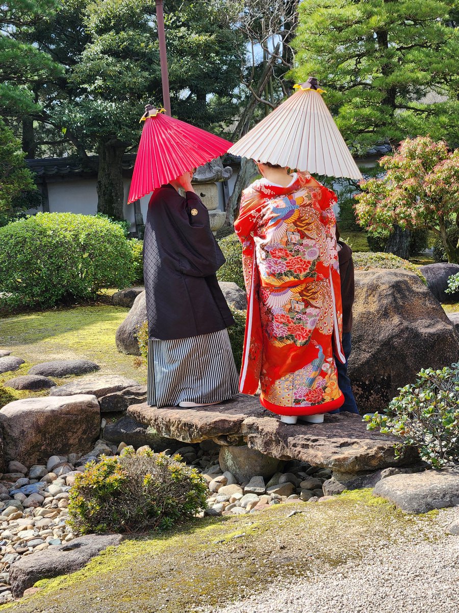 孫が結婚しました～🥰
昨日は伝承館と稲佐の浜で写真撮影でした
お天気が気がかりでしたが何とか晴れ間もあり良き一日でした👍😊