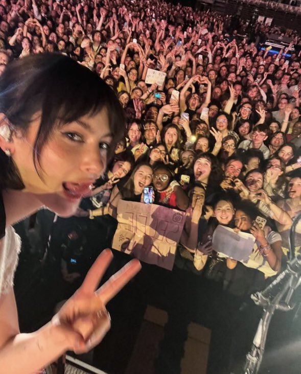 eva tweet media