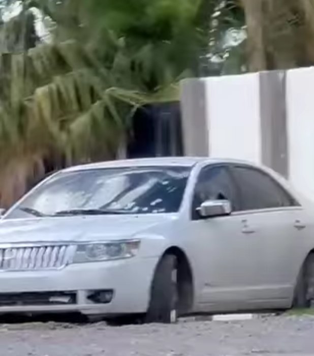 MataSalas123's tweet image. #Altar #UltimaHora Ejecutan a Elemento del amic y su esposa 🚨🚔

En Altar, Sonora a 07 de Marzo del 2025.- A las 16:15 horas reportan detonaciones de arma en Altar.

dos personas sin vida a bordo de una lincon color blanco, uno de ellos elemento de la AMIC, y su esposa.