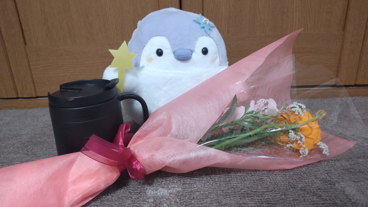 卒業式で学生さんたちがくれたんだな。
嬉しくて泣きそうなのを我慢したんだな。